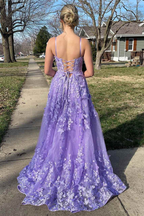 Vestido largo de fiesta corte A con tirantes finos color lavanda, encaje floral 3D, modelo Y7935
