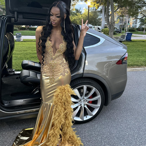 Vestido de noche de satén lujoso con plumas y cuentas, largo con abertura, estilo baile de graduación Y7948