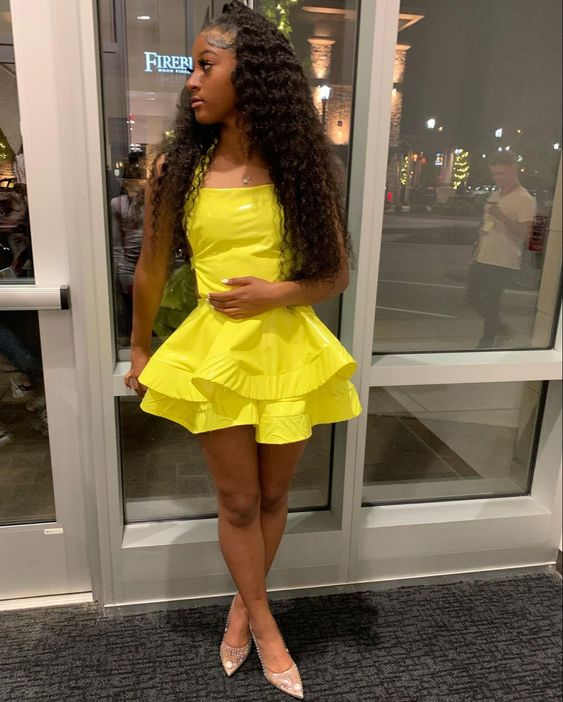 Vestido corto de satén amarillo de corte evasé para baile de graduación de 8.º grado Y497