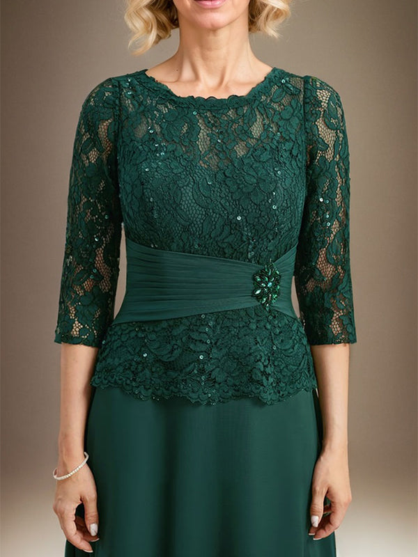 Vestido de corte A, escote ilusión, largo hasta el suelo, de gasa y encaje, para la madre de la novia, con lentejuelas plisadas y pedrería. 