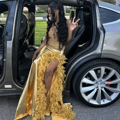 Vestido de noche de satén lujoso con plumas y cuentas, largo con abertura, estilo baile de graduación Y7948