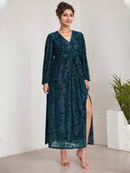 Vestido de terciopelo corte A, escote en V, manga larga, largo midi, para la madre de la novia, con abertura. 