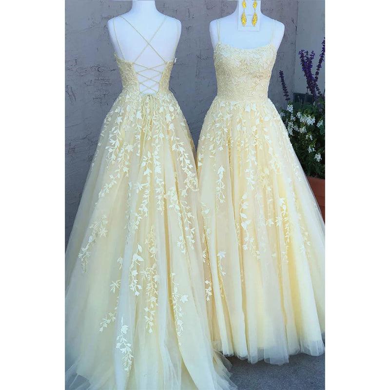 Vestido de fiesta largo de corte A con tirantes finos, apliques de tul rojo y cordones 