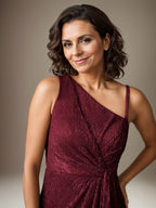 Vestido Ruby Sheath de malla metálica con un solo hombro para la madre de la novia