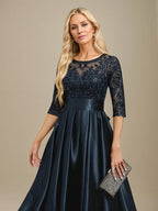Robe de mariée longue en satin stretch dentelle et dentelle, coupe trapèze, décolleté illusion, ornée d'un nœud à sequins 