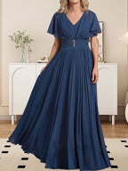 Vestido de gasa de corte A, escote en V, largo hasta el suelo, para la madre de la novia, con broche de cristal y pliegues. 
