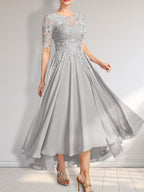 Robe de mère de la mariée asymétrique en mousseline de soie et dentelle, coupe trapèze, décolleté illusion, ornée de sequins 