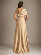 Robe de mariée trapèze en satin stretch, longue jusqu'au sol, avec décolleté rond et volants cascade, idéale pour la mère de la mariée. 