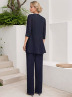Vestido de novia de gasa con encaje y lentejuelas, estilo mono/traje pantalón, largo hasta el suelo, con escote redondo.