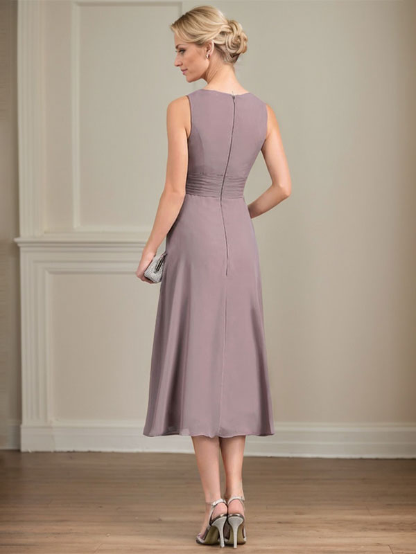Vestido de chifón de corte línea A, largo té, para la madre de la novia, con escote redondo y pliegues.