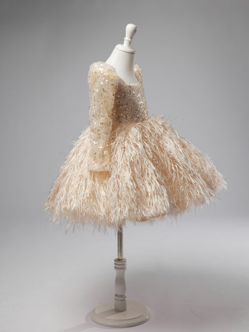 Robe de fille en tulle couleur champagne arrivant aux genoux 