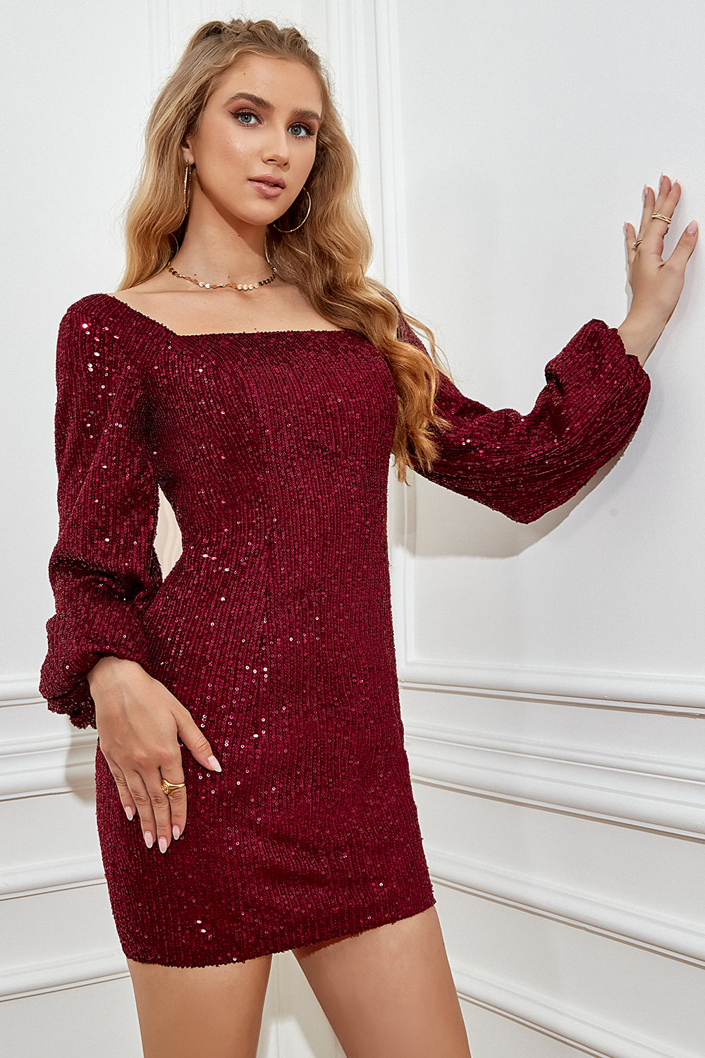 Vestido ajustado de lentejuelas color burdeos para baile de bienvenida con mangas