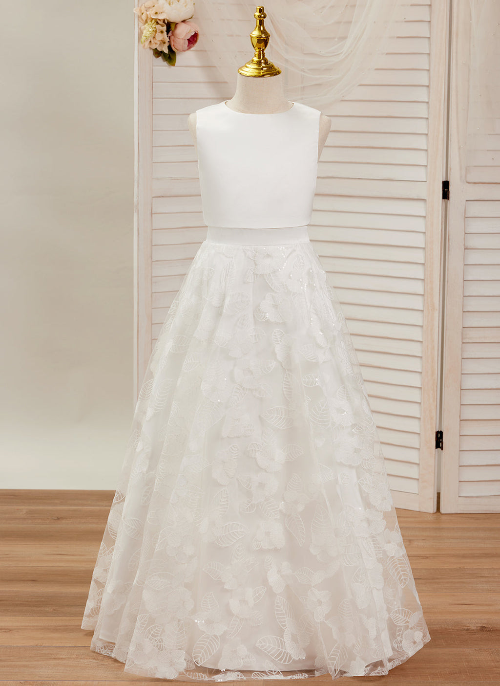 Vestido largo de satén de encaje color marfil, corte en A (010146741) 