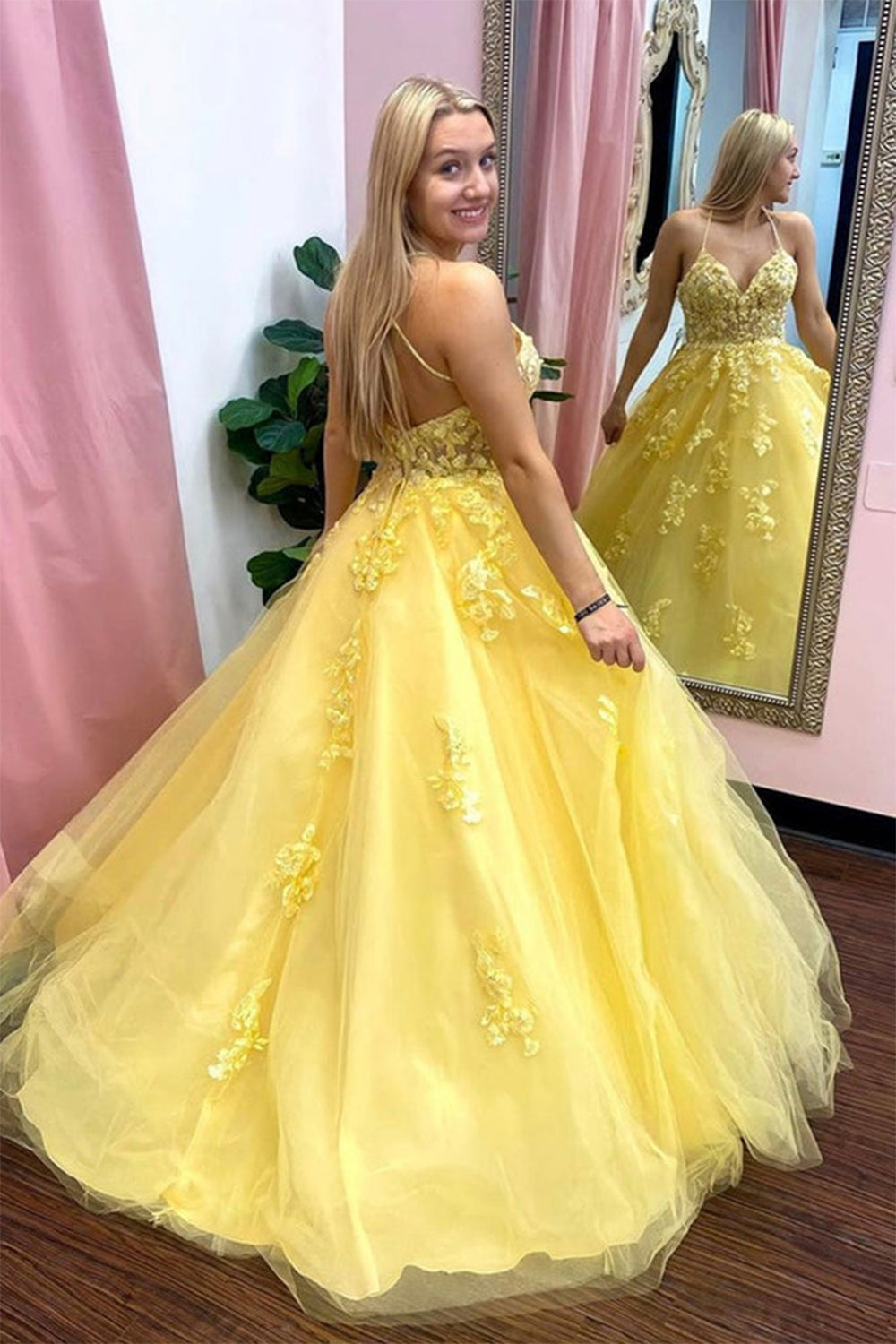 Robe de bal à fines bretelles