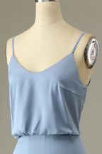 Vestido largo de dama de honor gris y azul con tirantes finos