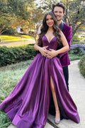 Vestido de graduación morado real con escote en V, tirantes finos y abertura