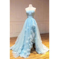 Robe de bal longue en tulle bleu ciel, sans bretelles, avec appliques 3D et fente 
