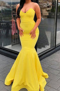 Robe de bal longue sirène jaune simple à col en V et volants