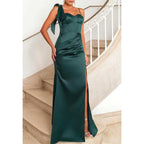 Robe de soirée en satin à bretelles spaghetti et fente latérale 