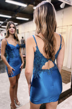 Robe de bal tendance à bretelles spaghetti et corset bleu avec appliques