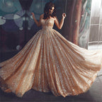 Robe de bal longue glamour dorée en tulle à sequins et volants, coupe trapèze