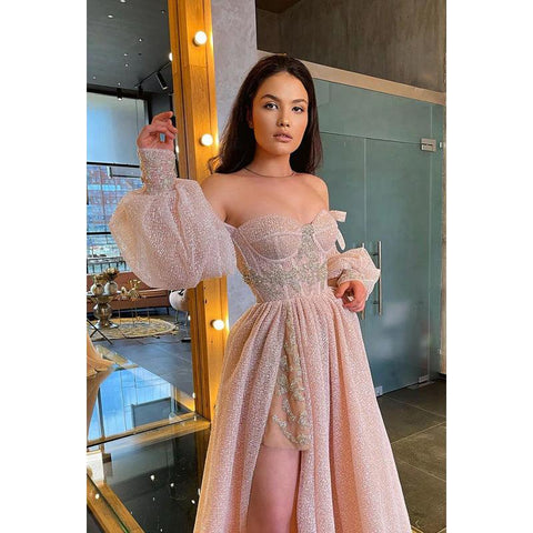 Robe de bal trapèze à manches longues et épaules dénudées avec fente