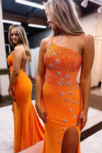Vestido de fiesta de sirena de un solo hombro con cuentas y bordado de jersey.