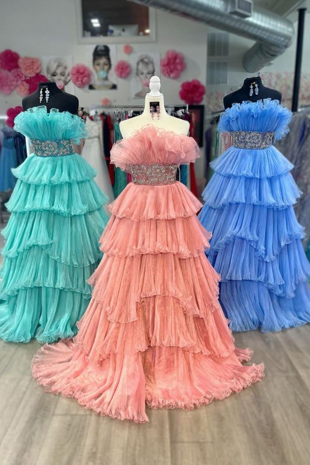 Robe de bal longue bleue tendance, sans bretelles, coupe trapèze, ornée de perles