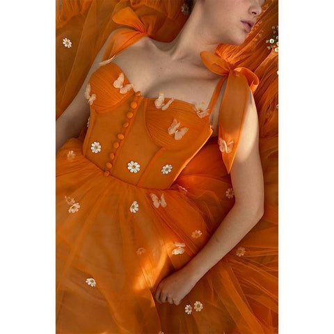 Robe de bal longue trapèze à bretelles spaghetti et décolleté en cœur avec poches 