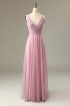 Vestido de dama de honor gris y rosa con tirantes finos y corte en A