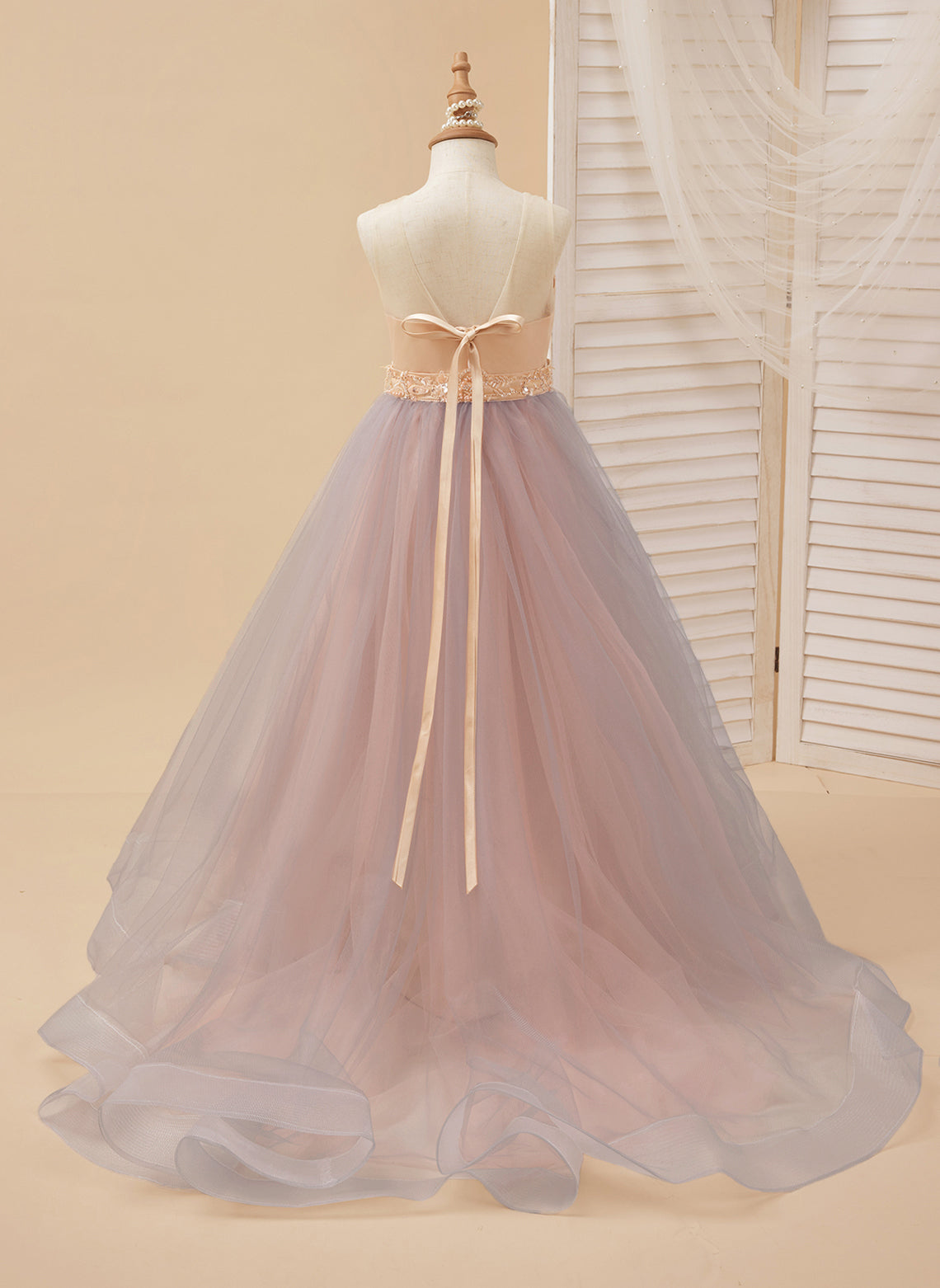 Vestido color champán de corte A con cola de tul satinado (010226776) 