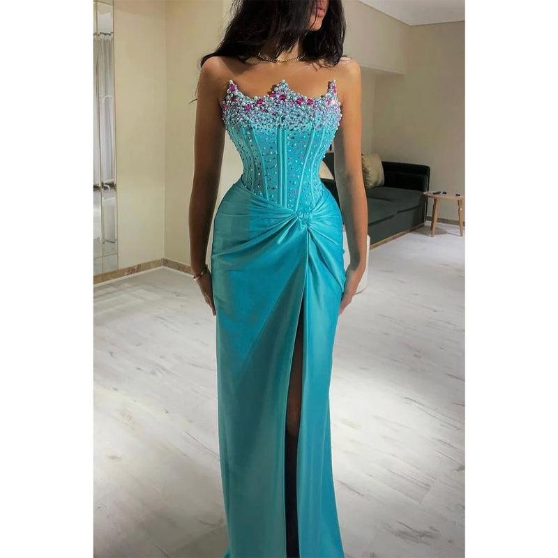 Robe de soirée longue à bretelles, fourreau/colonne, bleue, ornée de perles 
