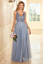 Vestido largo de dama de honor gris y azul con tirantes finos y corte en A