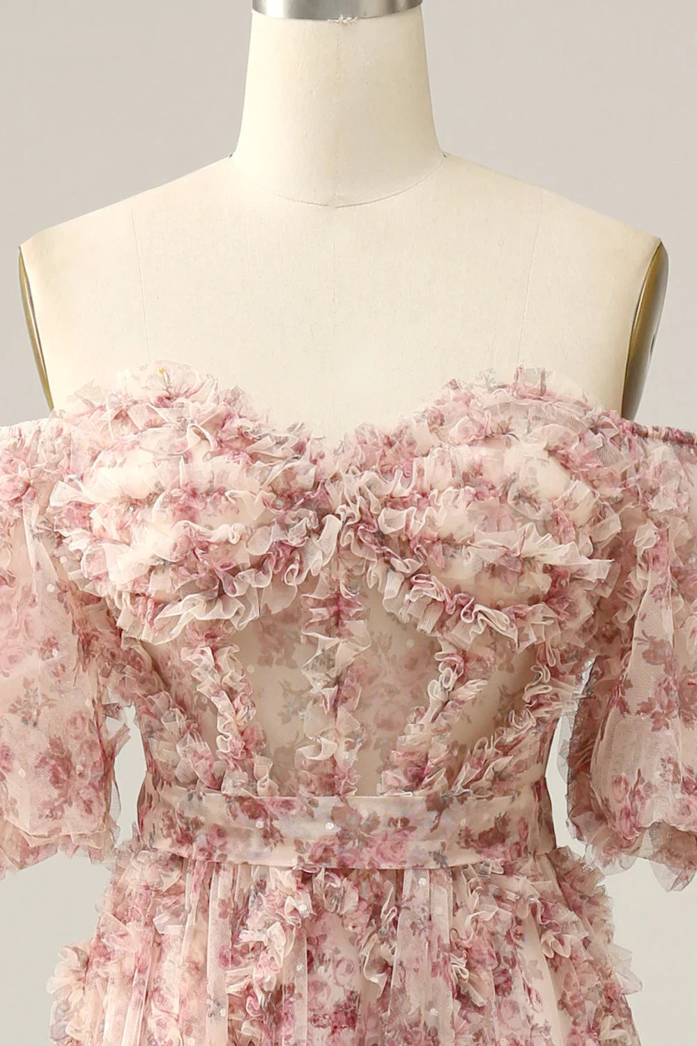 Magnifique robe de bal bustier rose à imprimé floral, coupe trapèze, épaules dénudées et traîne.