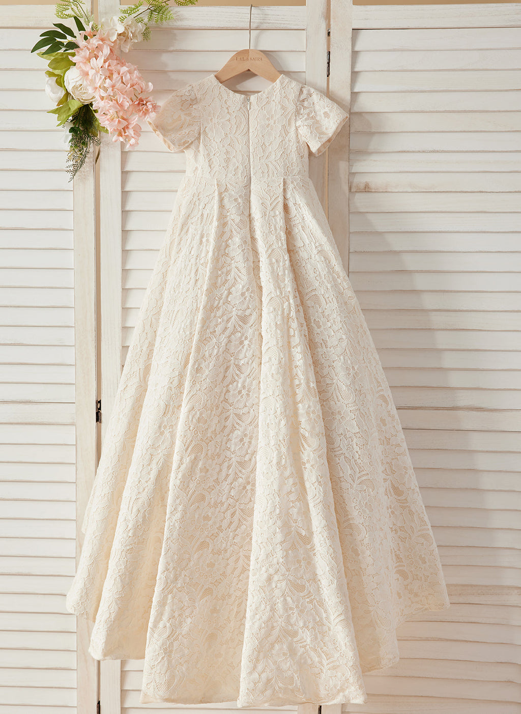 Vestido color marfil con cola de encaje y corte en A (010146744) 