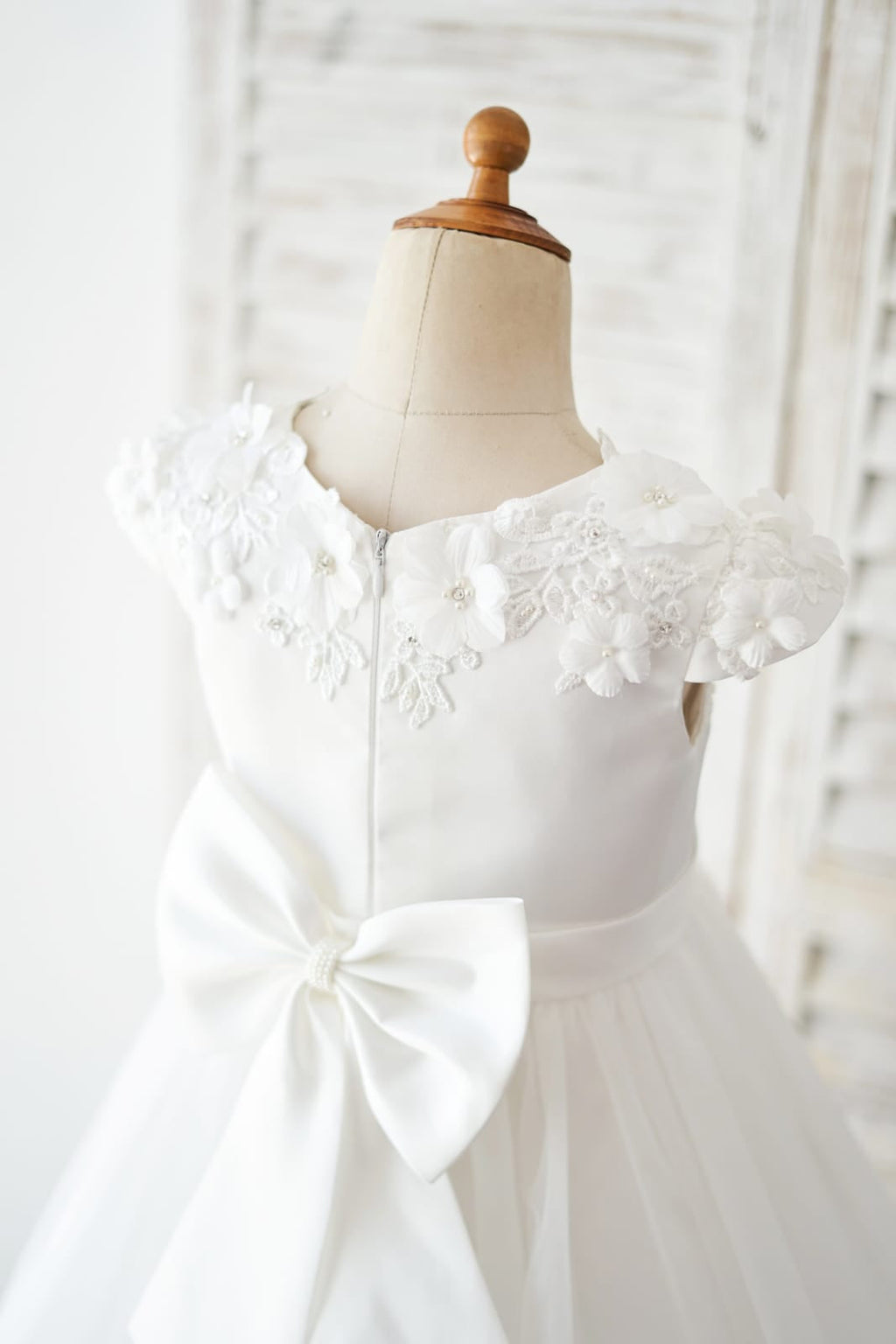 Vestido de niña de las flores de la Primera Comunión, color marfil, de tul satinado hasta la rodilla 