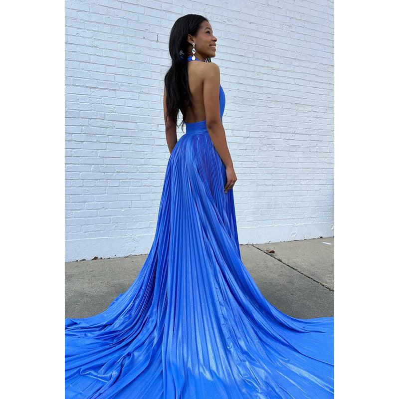 Vestido sencillo e informal de corte A con cuello halter, sin mangas, con abertura lateral y espalda descubierta para fiesta y graduación