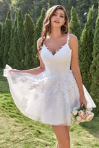 Vestido corto blanco de corte A para baile de bienvenida con espalda cruzada