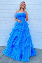 Charmante robe de bal longue bleue bustier trapèze à volants