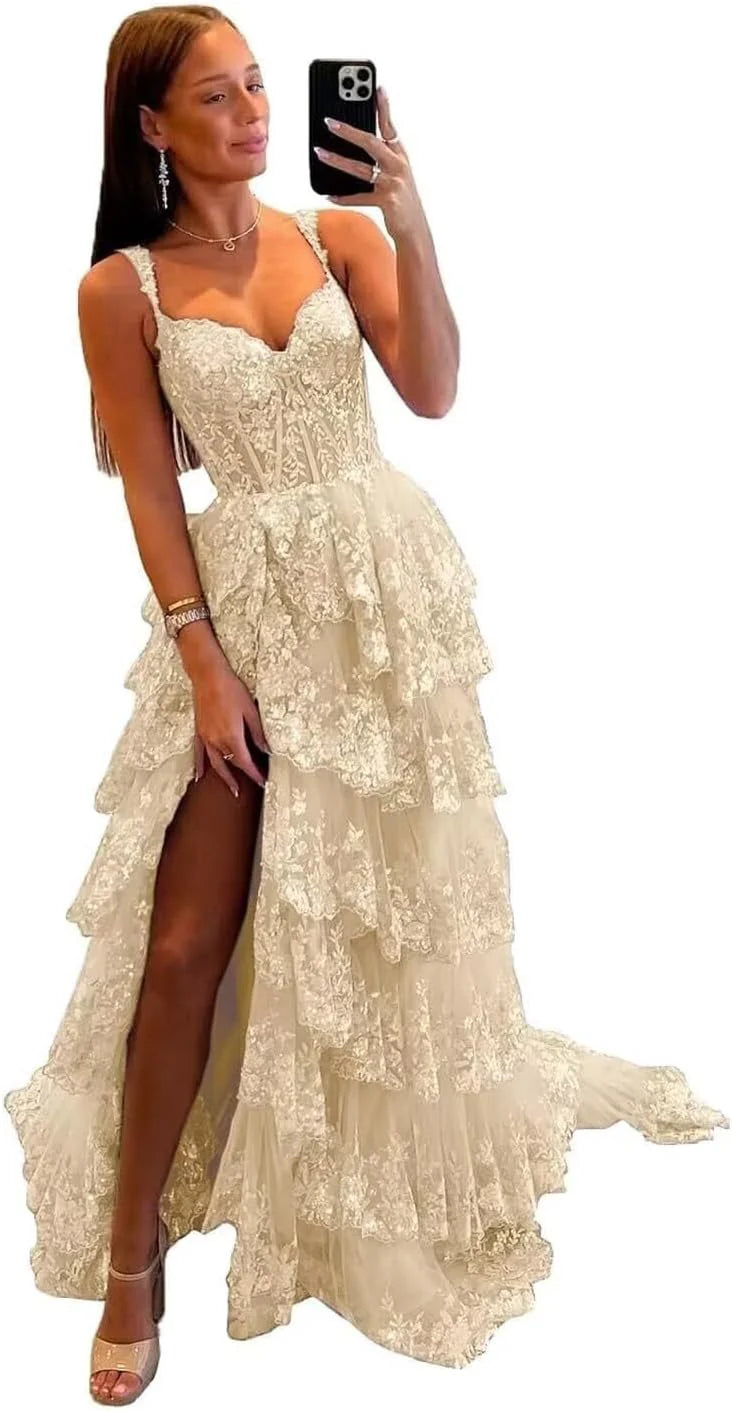 Robe de bal longue en tulle et dentelle à volants scintillants, collection 2025, bretelles spaghetti, corset et fente. 