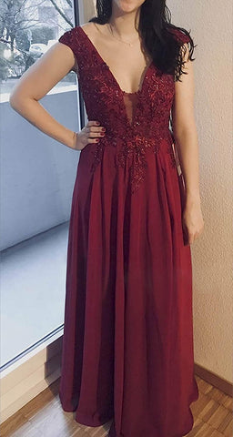 Vestido de dama de honor con apliques de gasa, escote largo en V, cuentas y abertura. 