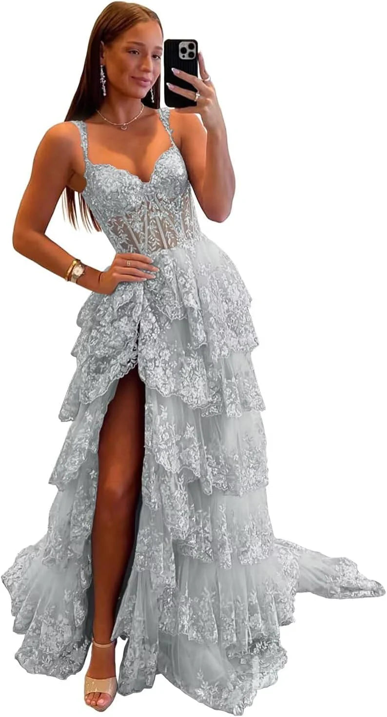 Robe de bal longue en tulle et dentelle à volants scintillants, collection 2025, bretelles spaghetti, corset et fente. 
