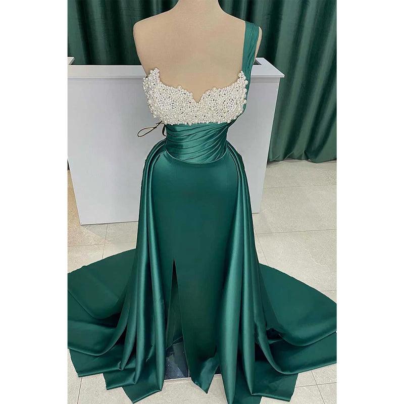 Robe de soirée en satin à épaules dénudées et perles avec traîne amovible 