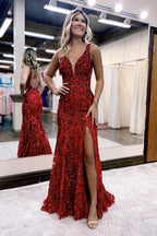 Vestido de fiesta de sirena con escote en V, lentejuelas, encaje y abertura.