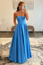 Vestido de fiesta sencillo de corte evasé con tirantes finos y bolsillos