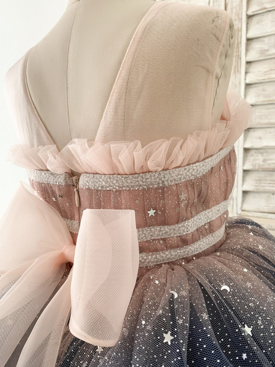 Impresionante vestido de niña azul degradado de tul hasta la rodilla 