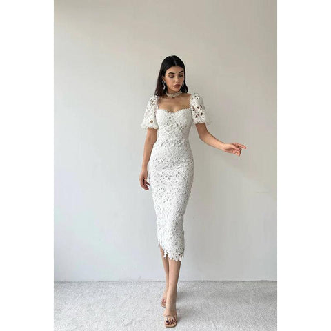 Robe de soirée mi-longue fourreau en dentelle à col carré et manches courtes