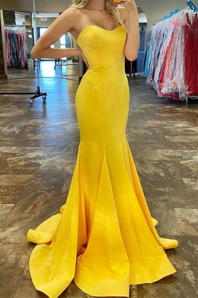 Robe de bal longue sirène jaune en satin sans bretelles