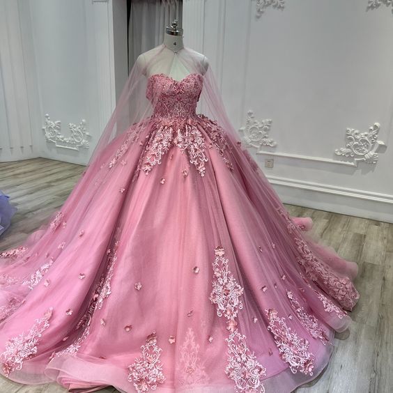 Vestido de baile rosa con escote corazón, tul y encaje, con capa de tul, estilo quinceañera, modelo Y709