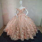 Vestido color melocotón, ideal para quinceañeras y quinceañeras. Vestido de princesa con hombros descubiertos y cordones. Modelo Y2686